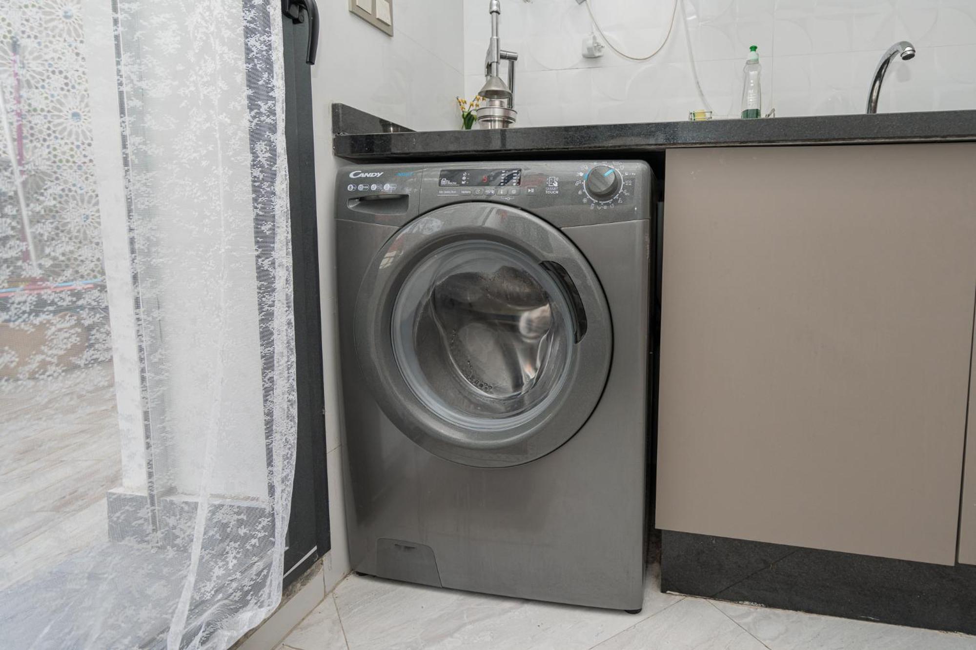 Deluxe Appartement Au Centre Avec Un Grand Balcon Tanger Eksteriør billede